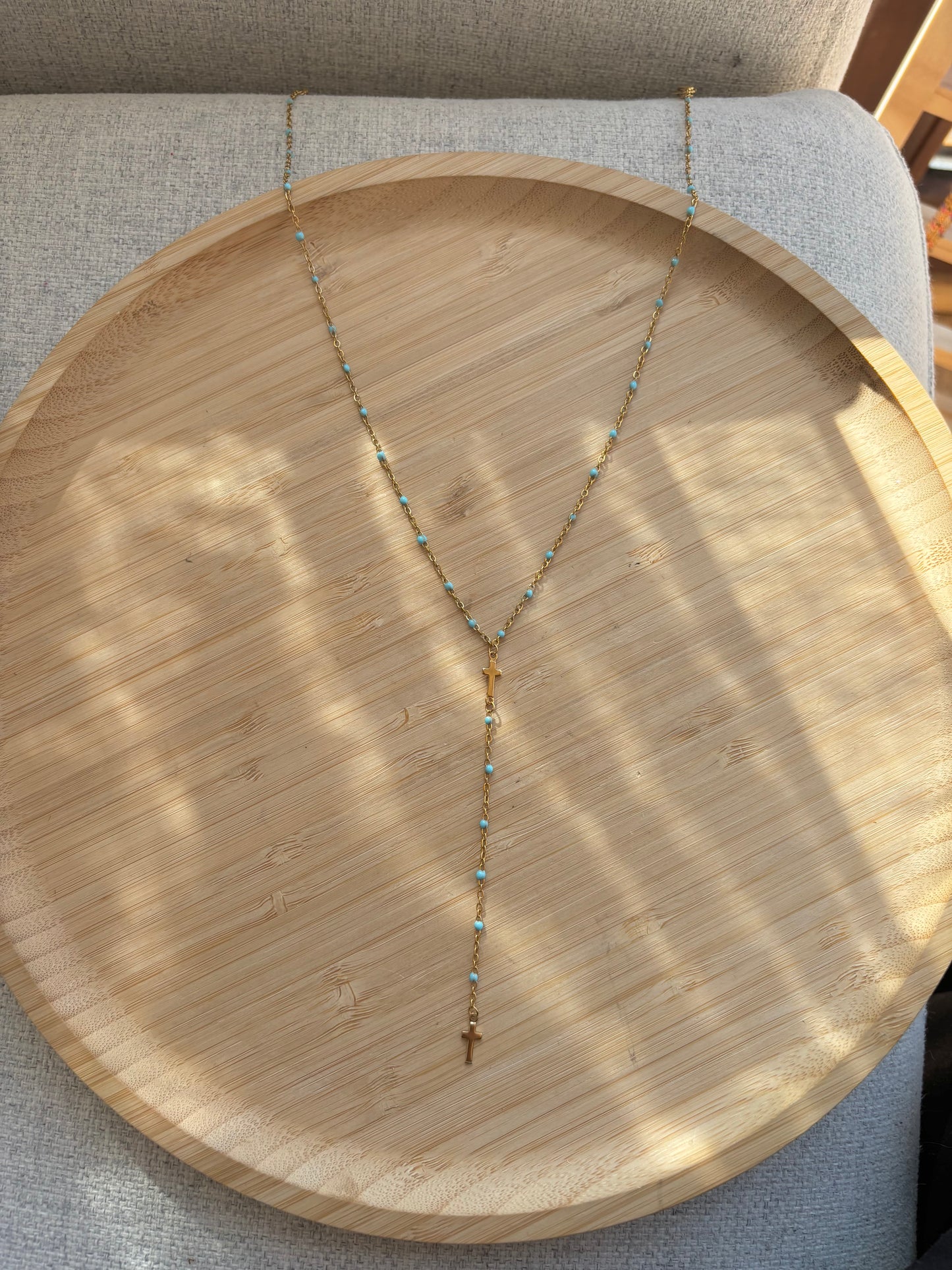 Collier en y croix