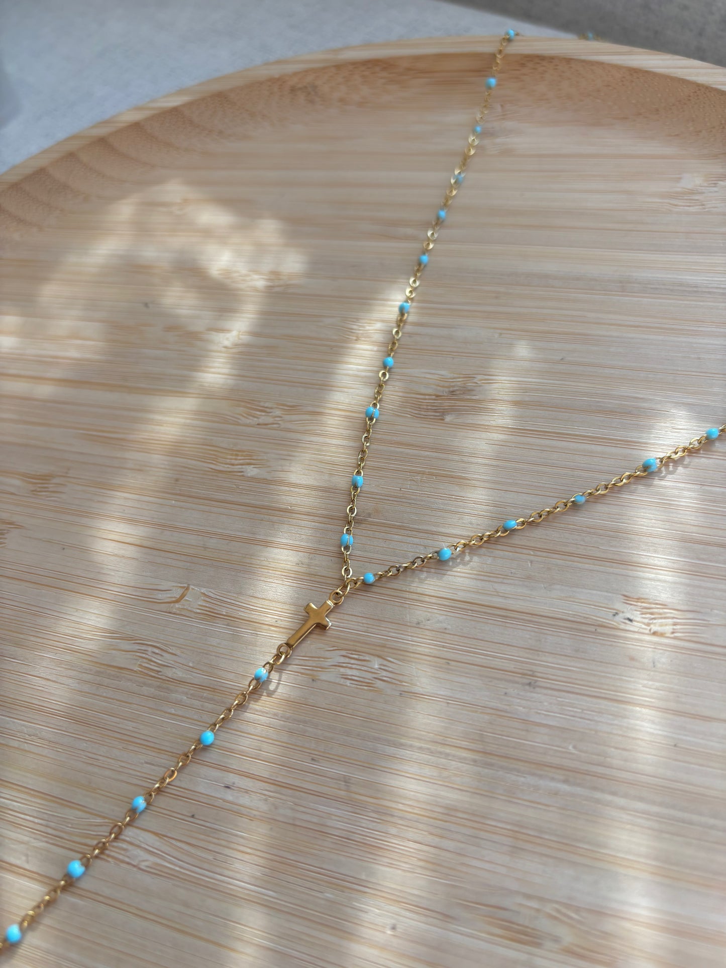 Collier en y croix