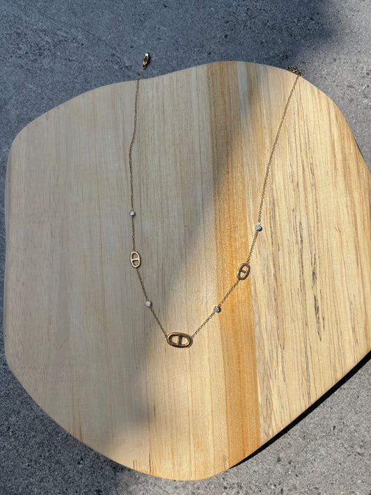 Collier Sarah