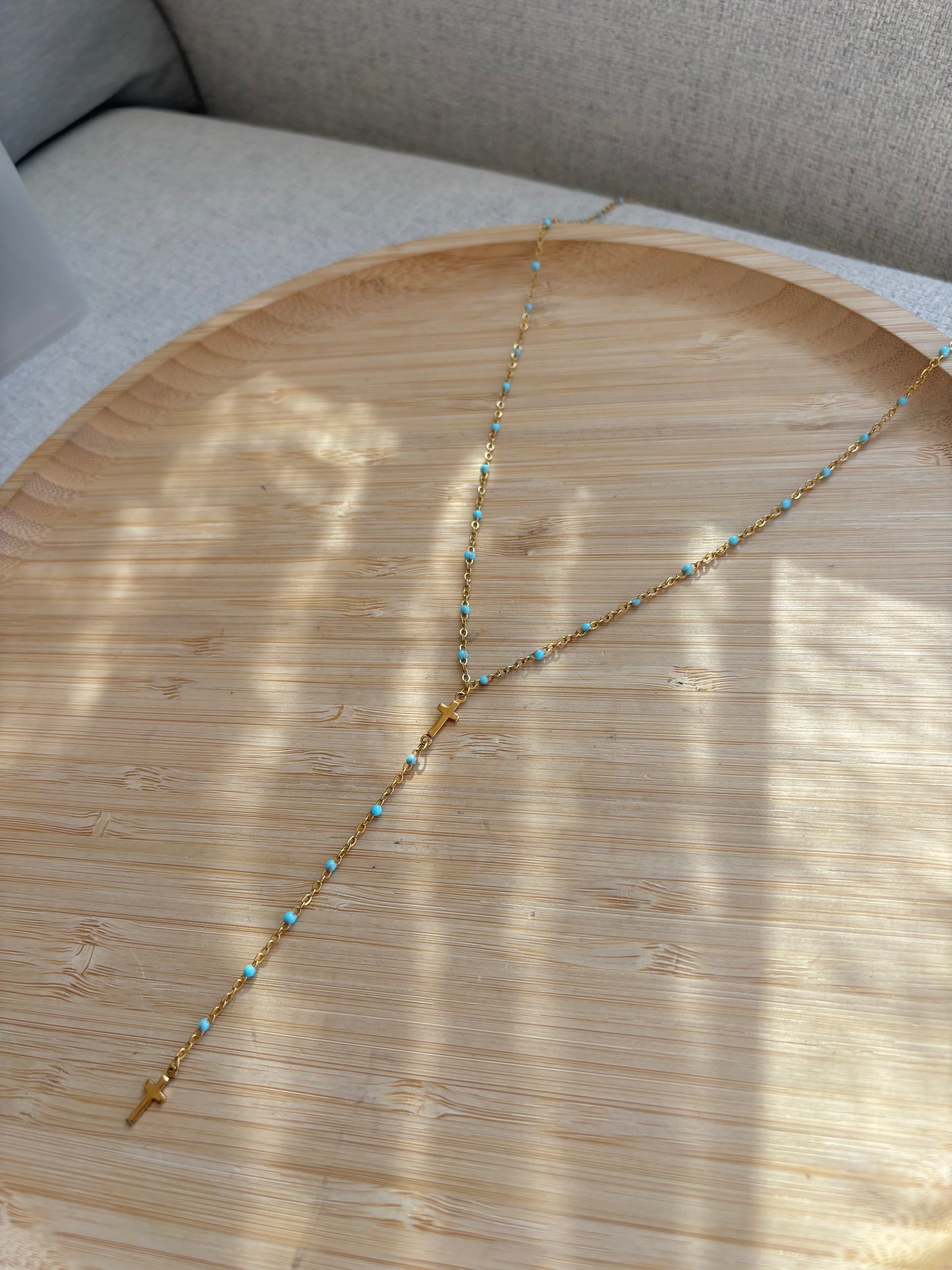 Collier en y croix